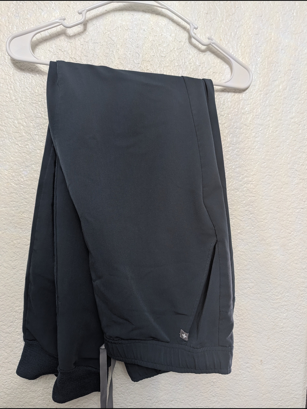 FIGS Navy Scrub Set - Top & Pants - Picture 6 of 7